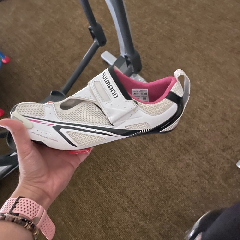 Shimano triathlete shoe.  Gentle worn.  Comes with delta clips.